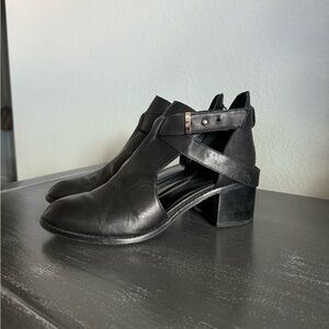 Chic Black Cutout Heeled Boots